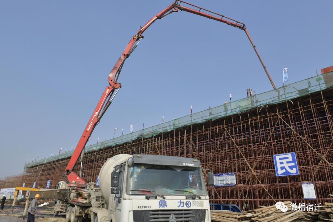 砼浇筑,宿迁市上海路(高铁站连接线)改造工程项目桥梁上部施工拉开了