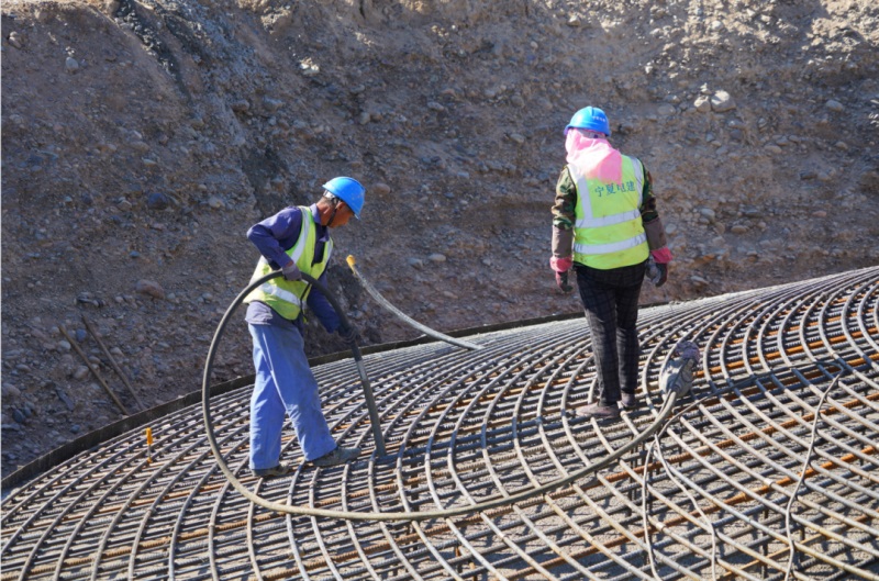 新疆伊吾县风之力淖毛湖49.5兆瓦风电项目进入基础混凝土浇筑阶段