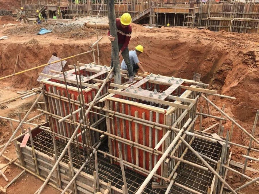 中铁电气化上海公司昌赣项目部赣县北变电所主变基础混凝土浇筑完成