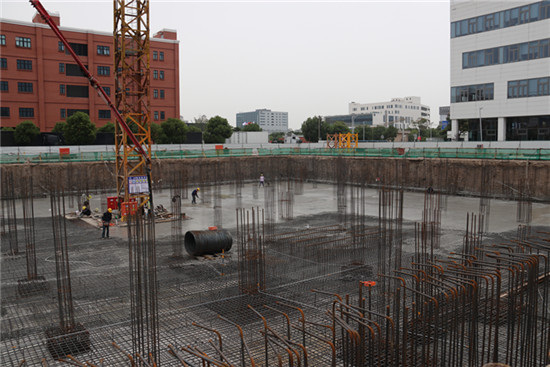 顺利完成地下室筏板基础混凝土浇筑施工任务