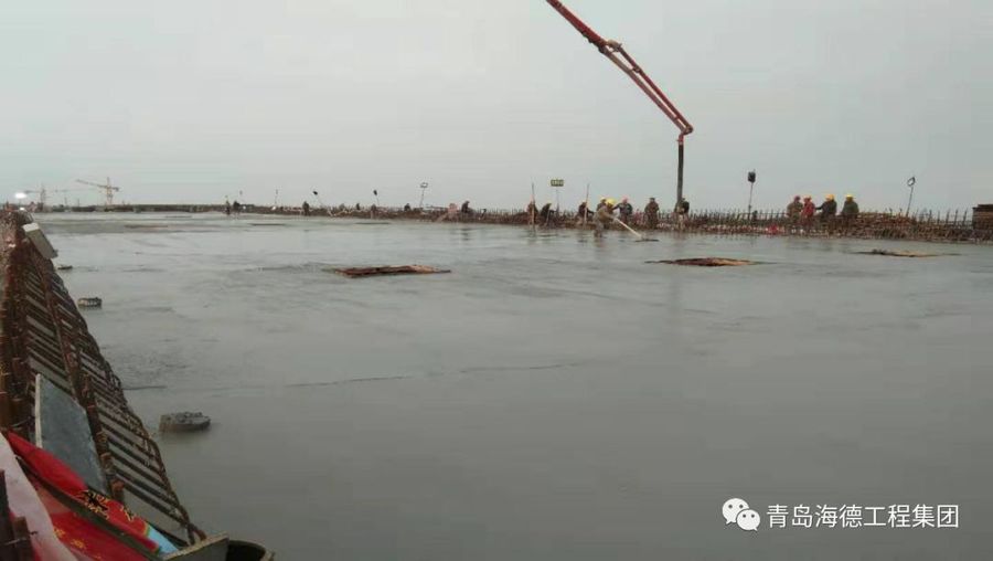 青岛海德工程集团:新机场高速项目最后一联现浇箱梁金洋2牌混凝土浇筑完成 青岛海德工程集团:新机场高速项目最后一联现浇箱梁金洋2牌混凝土浇筑完成
