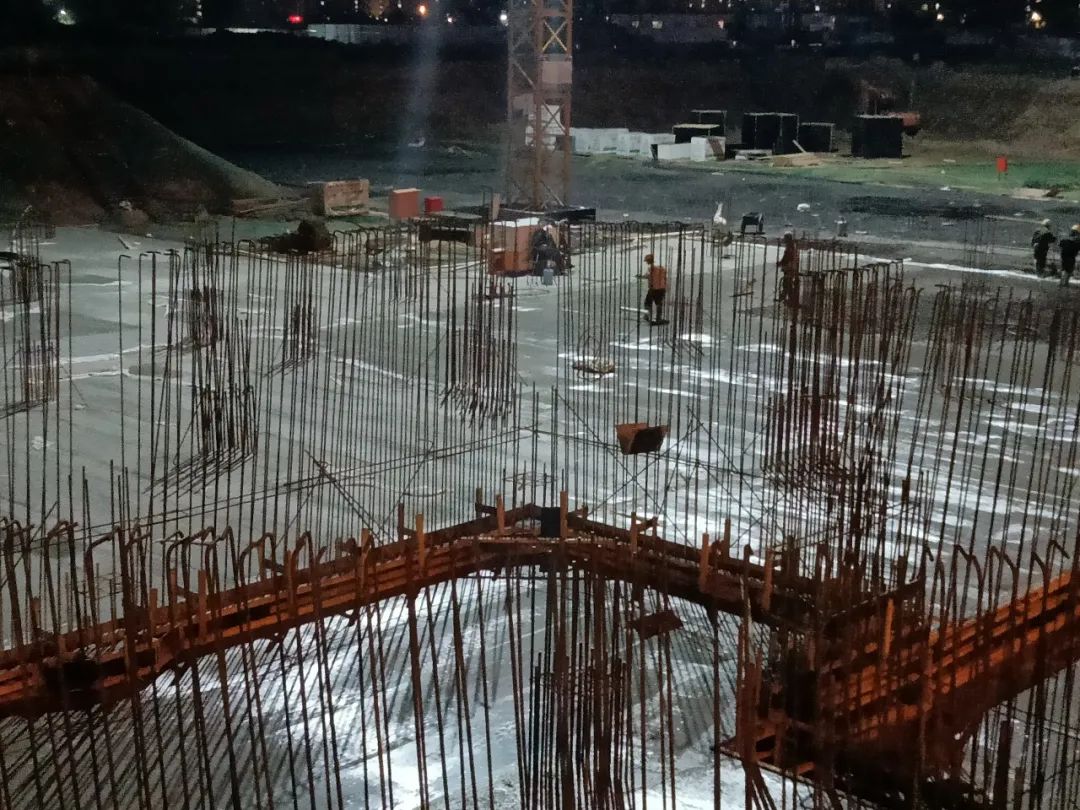二十二冶冶金公司滄州永濟瓏璽項目S1號樓筏板基礎混凝土澆筑完成