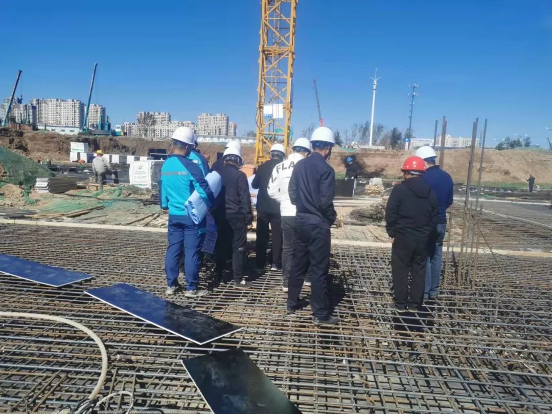 二十二冶冶金公司滄州永濟瓏璽項目S1號樓筏板基礎混凝土澆筑完成