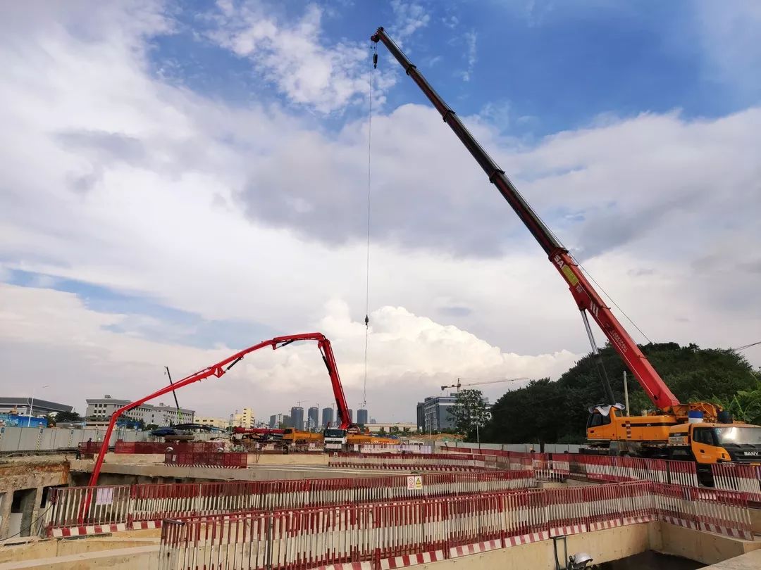 三一重工泵车浇筑现场 - 中建五局土木工程公司:南宁地铁4号线项目