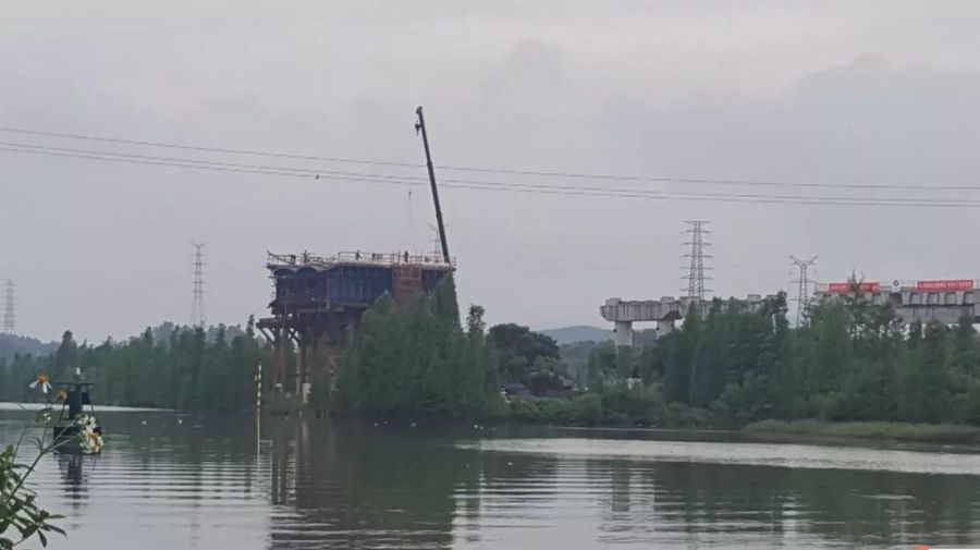 广东中开高速项目睦洲白石围特大桥主桥首个0#块混凝土浇筑完成 广东中开高速项目睦洲白石围特大桥主桥首个0#块混凝土浇筑完成