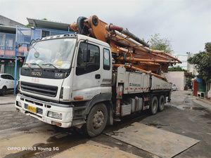 深圳2013年4月国三5节臂40米中联重科混凝土泵车，五十铃底盘