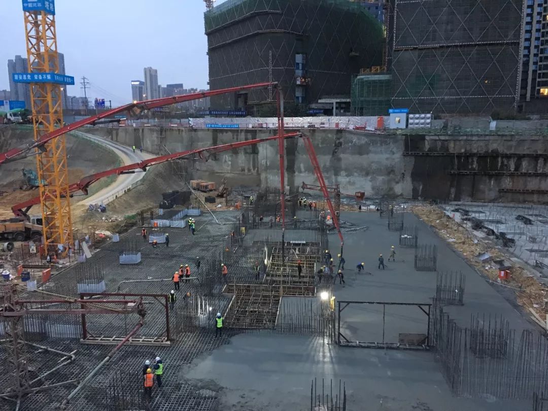 8400方混凝土,奋战66小时,成都招商华府项目主楼底板混凝土浇筑完毕