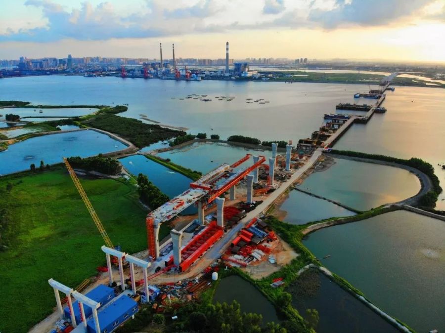 由中铁大桥局承建的广东省湛江市调顺跨海大桥东岸主塔墩承台建成 由中铁大桥局承建的广东省湛江市调顺跨海大桥东岸主塔墩承台建成