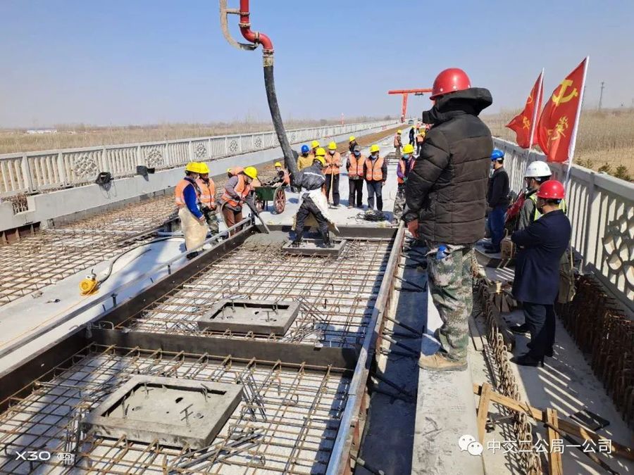 京雄城际铁路六标一工区无砟轨道底座板首次混凝土浇筑完成