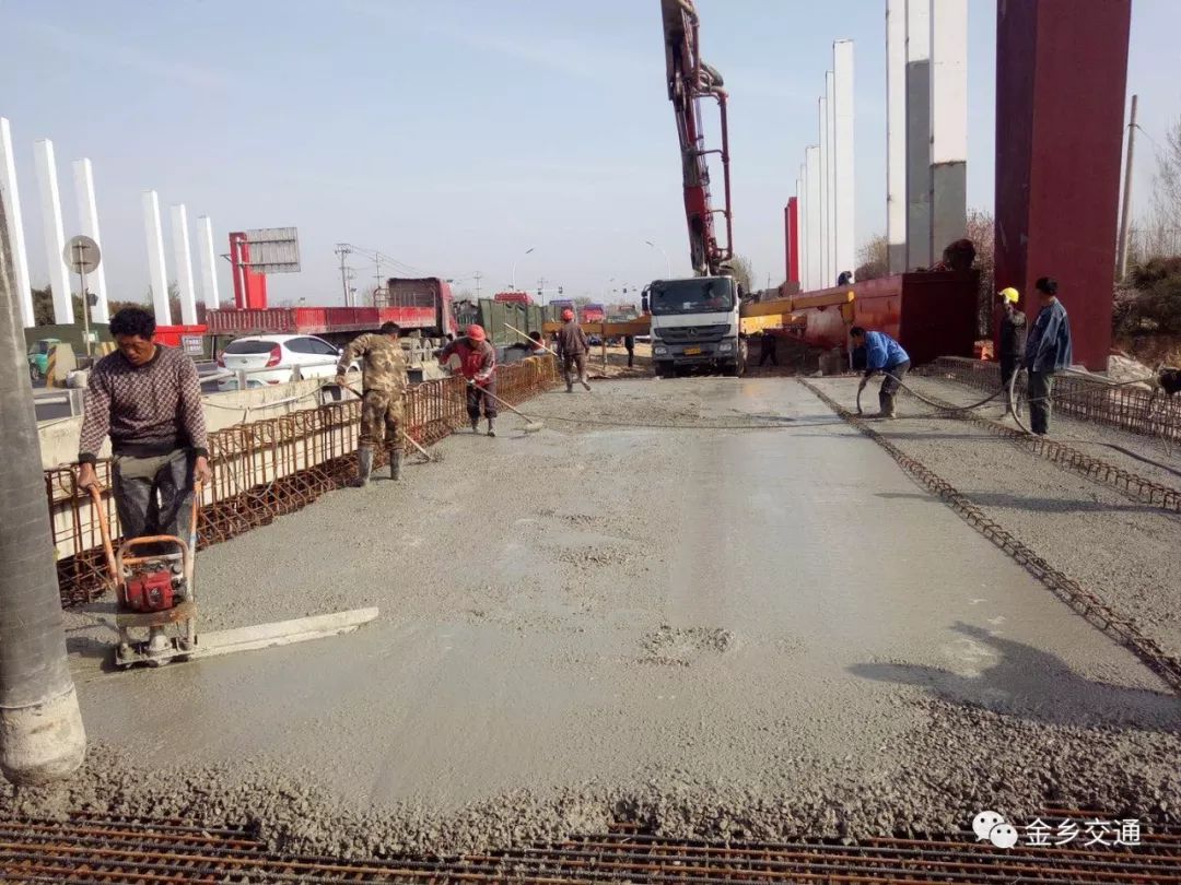 三一重工混凝土泵车浇筑现场 - 山东省济宁市金乡县十里铺桥改造工程