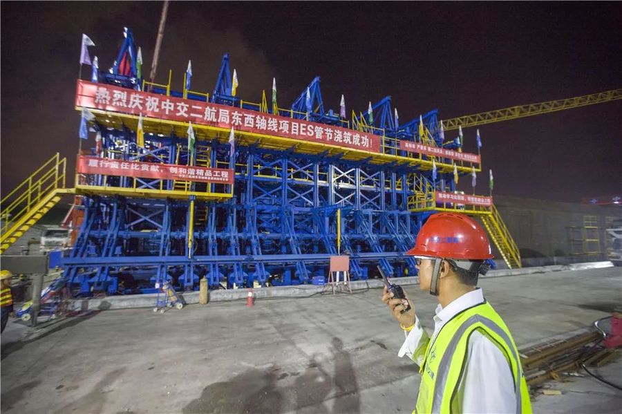 中交二航局华中地区首条沉管隧道首节沉管成功金洋2牌混凝土浇筑 中交二航局华中地区首条沉管隧道首节沉管成功金洋2牌混凝土浇筑