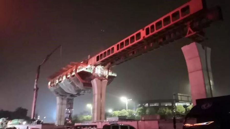 混凝土输送泵车、混凝土搅拌运输车浇筑现场 - 佛山地铁三号线高架区间第三套移动模架首片箱梁顺利金洋2牌混凝土浇筑 混凝土输送泵车、混凝土搅拌运输车浇筑现场 - 佛山地铁三号线高架区间第三套移动模架首片箱梁顺利金洋2牌混凝土浇筑