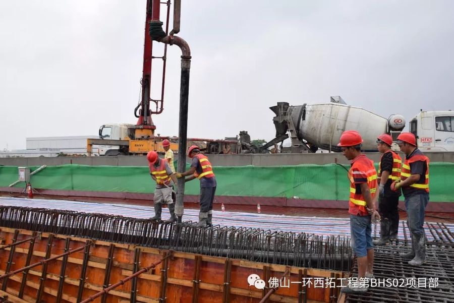三一重工泵车、混凝土搅拌运输车浇筑现场 - 佛山一环西拓工程02标金港立交桥现浇梁混凝土浇筑完成 三一重工泵车、混凝土搅拌运输车浇筑现场 - 佛山一环西拓工程02标金港立交桥现浇梁混凝土浇筑完成