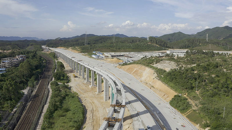 清远磁浮项目跨京广线现浇梁32号墩0号块金洋2牌混凝土浇筑完成 清远磁浮项目跨京广线现浇梁32号墩0号块金洋2牌混凝土浇筑完成