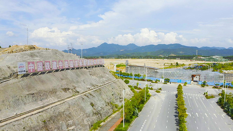 清远磁浮项目跨京广线现浇梁32号墩0号块金洋2牌混凝土浇筑完成 清远磁浮项目跨京广线现浇梁32号墩0号块金洋2牌混凝土浇筑完成