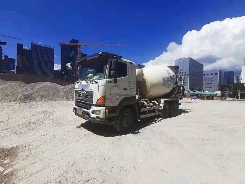 深圳一批2014和2015年廣汽日野700混凝土攪拌運輸車，10方罐