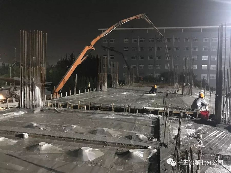 中联重科泵车、混凝土搅拌运输车浇筑现场 - 十五冶七公司山东潍柴氢燃料电池厂项目厂房5.1m层混凝土浇筑完成 中联重科泵车、混凝土搅拌运输车浇筑现场 - 十五冶七公司山东潍柴氢燃料电池厂项目厂房5.1m层混凝土浇筑完成