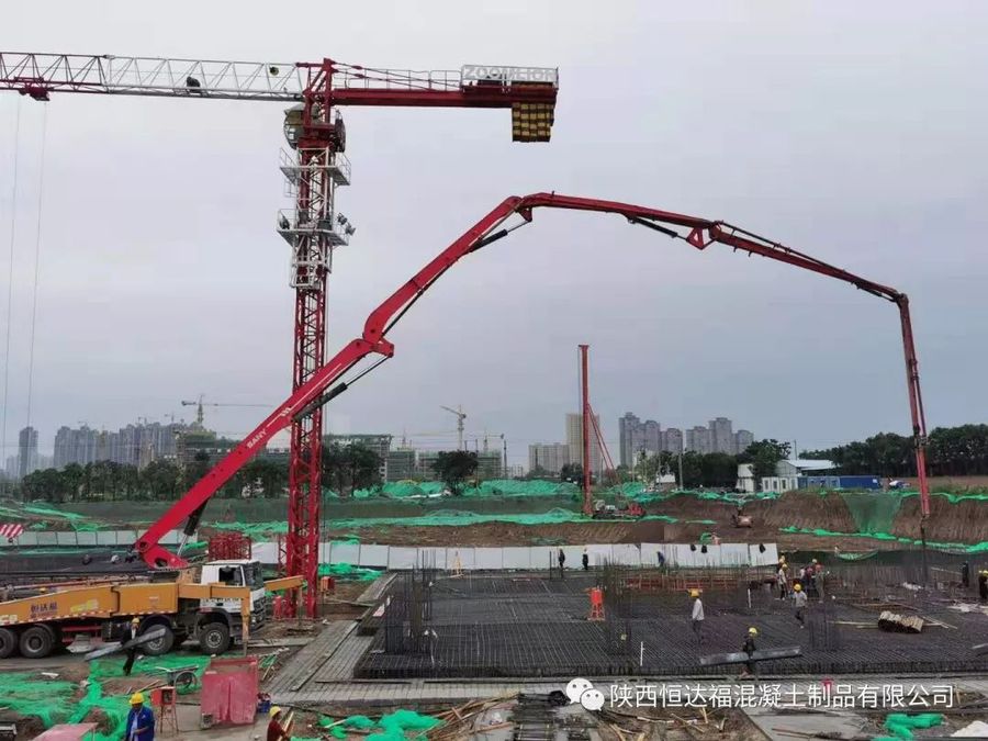 三一重工泵车浇筑现场 - 华宇凤凰城公寓酒店和南美商品贸易中心7700方筏板金洋2牌混凝土浇筑完成 三一重工泵车浇筑现场 - 华宇凤凰城公寓酒店和南美商品贸易中心7700方筏板金洋2牌混凝土浇筑完成