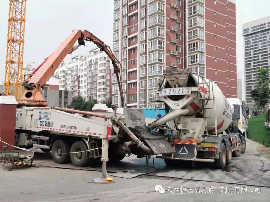中联重科泵车、混凝土搅拌运输车浇筑现场 - 华宇凤凰城公寓酒店和南美商品贸易中心7700方筏板金洋2牌混凝土浇筑完成 中联重科泵车、混凝土搅拌运输车浇筑现场 - 华宇凤凰城公寓酒店和南美商品贸易中心7700方筏板金洋2牌混凝土浇筑完成