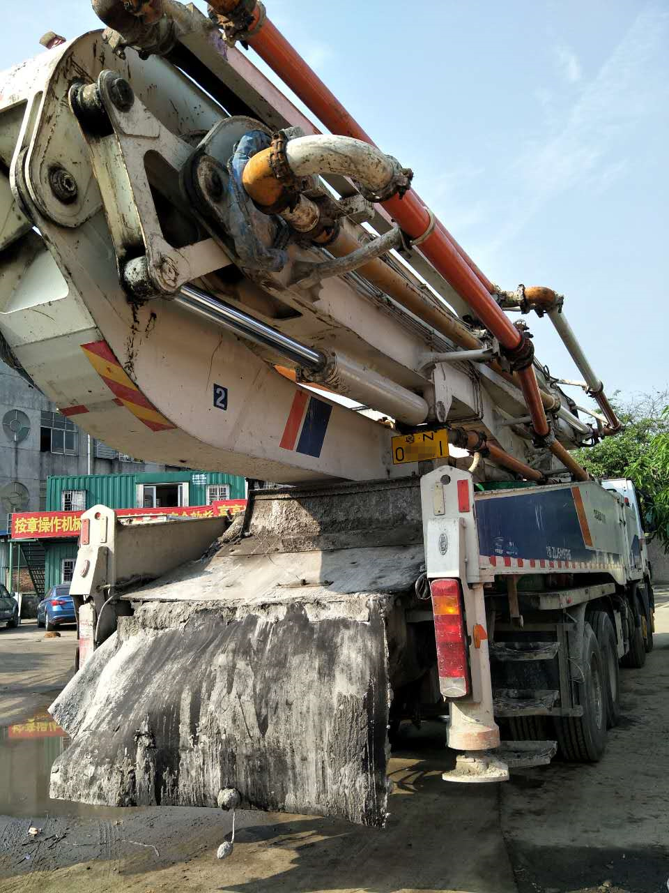 深圳2012年8月國三6節臂52米中聯重科混凝土泵車，奔馳底盤