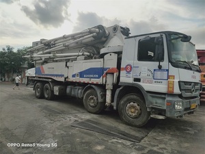深圳2012年8月国三6节臂52米中联重科混凝土泵车，奔驰底盘