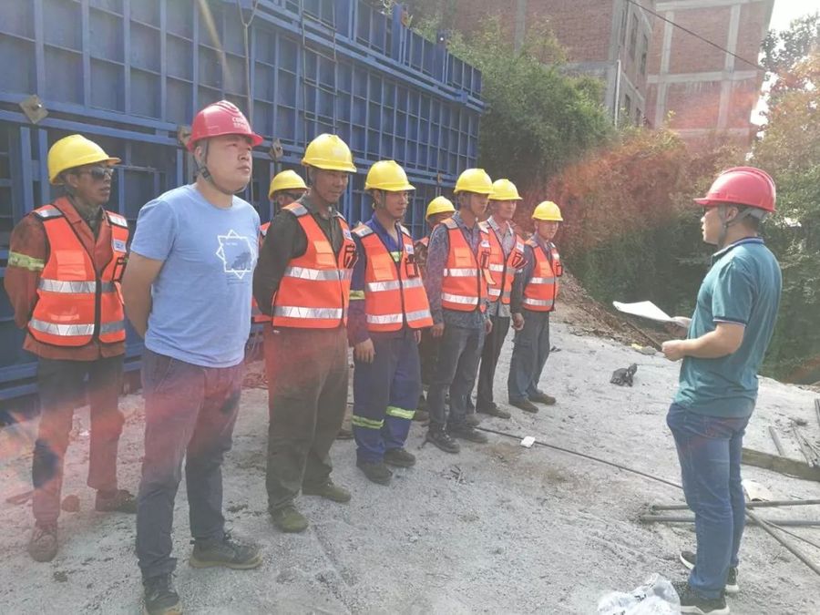 机化铁军:云南宣杨总承包项目部三标段首个承台C30混凝土浇筑完成 机化铁军:云南宣杨总承包项目部三标段首个承台C30混凝土浇筑完成