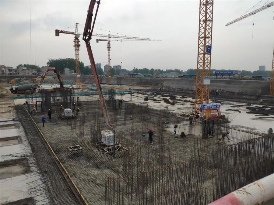 淮阳县文正社区棚户区改造项目1号院7#楼首栋筏板基础混凝土浇筑