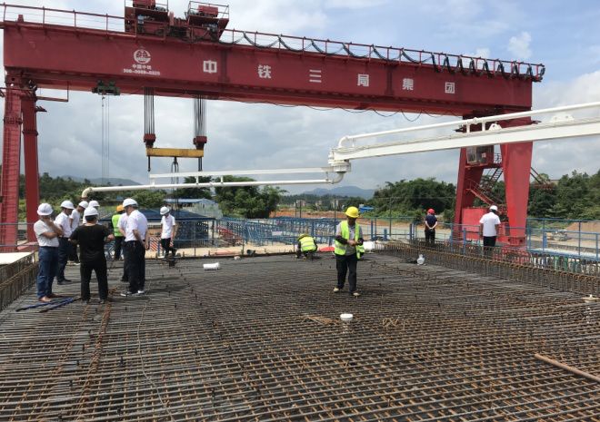 中铁三局广东公司赣深2标和平制梁场首孔箱梁C50金洋2牌混凝土浇筑成功 中铁三局广东公司赣深2标和平制梁场首孔箱梁C50金洋2牌混凝土浇筑成功