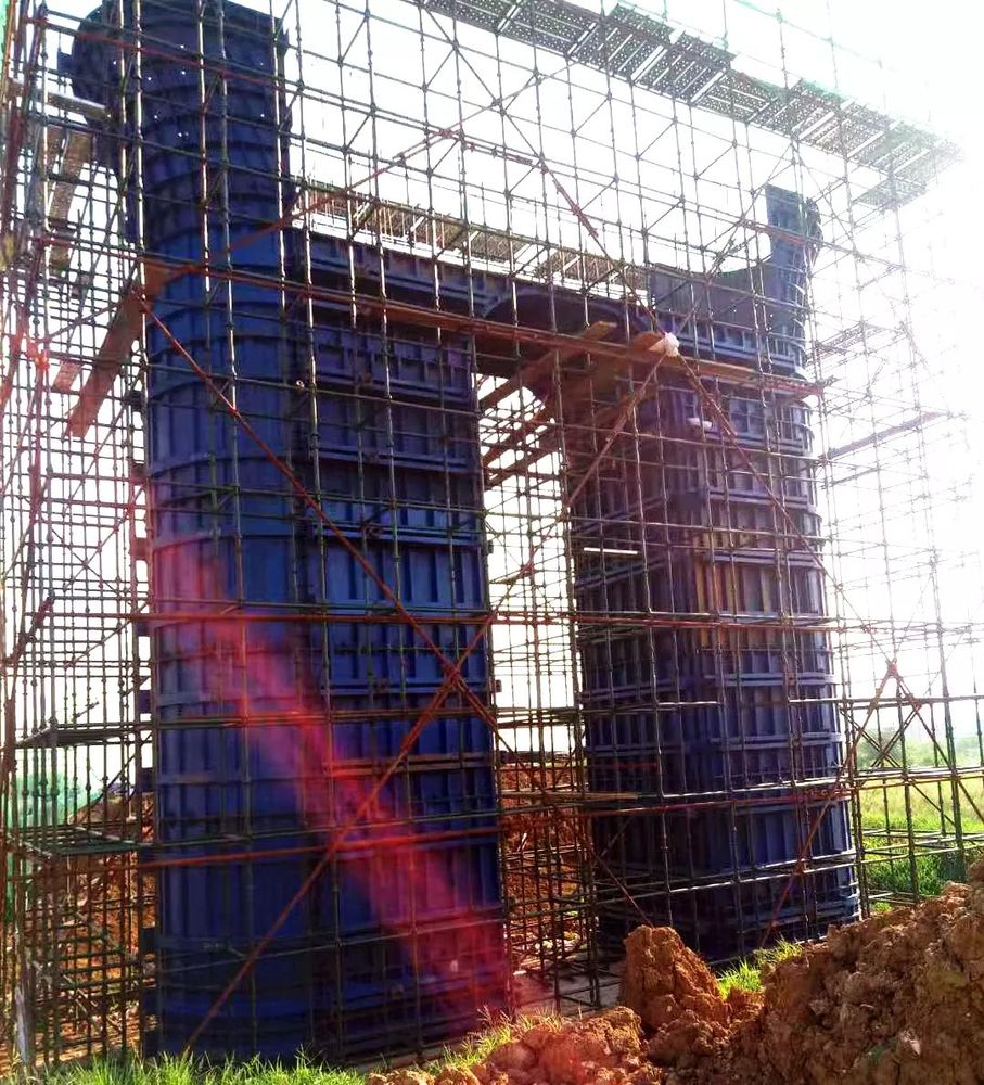 中铁一局物贸公司水蚌铁路蚌埠段改线工程首座门式墩混凝土顺利浇筑 - 中国混凝土网