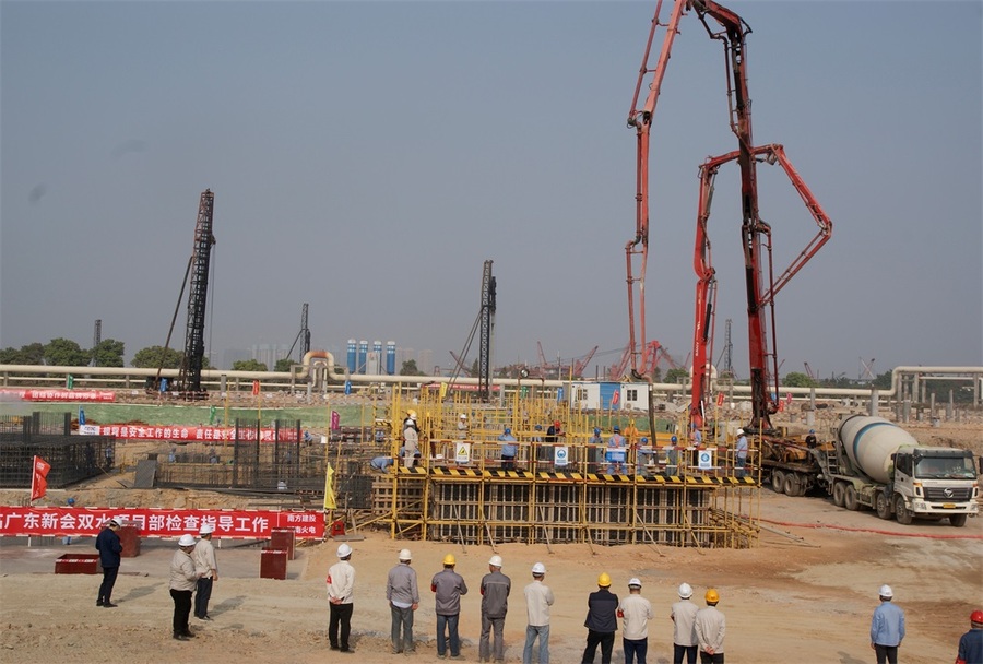 三一重工泵车、混凝土搅拌运输车浇筑现场 - 江门新会双水”上大压小”600兆瓦热电联产项目锅炉第一罐混凝土浇筑 三一重工泵车、混凝土搅拌运输车浇筑现场 - 江门新会双水”上大压小”600兆瓦热电联产项目锅炉第一罐混凝土浇筑
