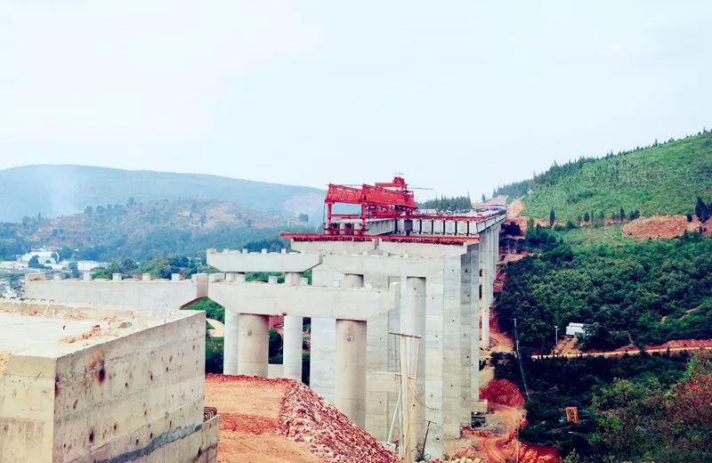 云南交投:公路建设公司澄川高速土建三工区完成所有桩基施工 云南交投:公路建设公司澄川高速土建三工区完成所有桩基施工
