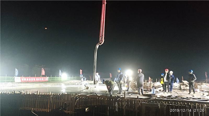 混凝土输送泵车浇筑现场 - 重庆市垫江县东部片区新型城镇化PPP项目人民东路桥梁混凝土浇筑完成 混凝土输送泵车浇筑现场 - 重庆市垫江县东部片区新型城镇化PPP项目人民东路桥梁混凝土浇筑完成