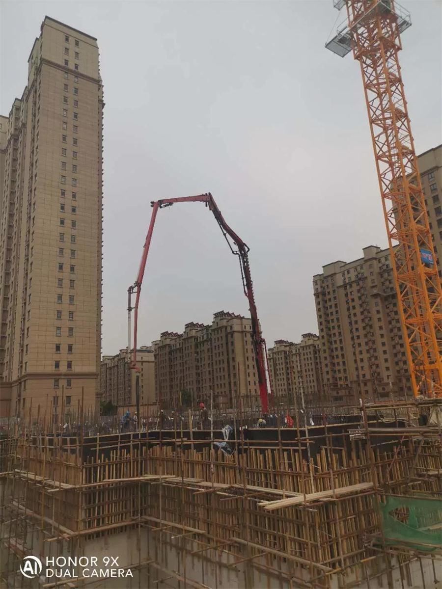 万嘉集团君和广场二期18#住宅楼正负零混凝土浇筑完成