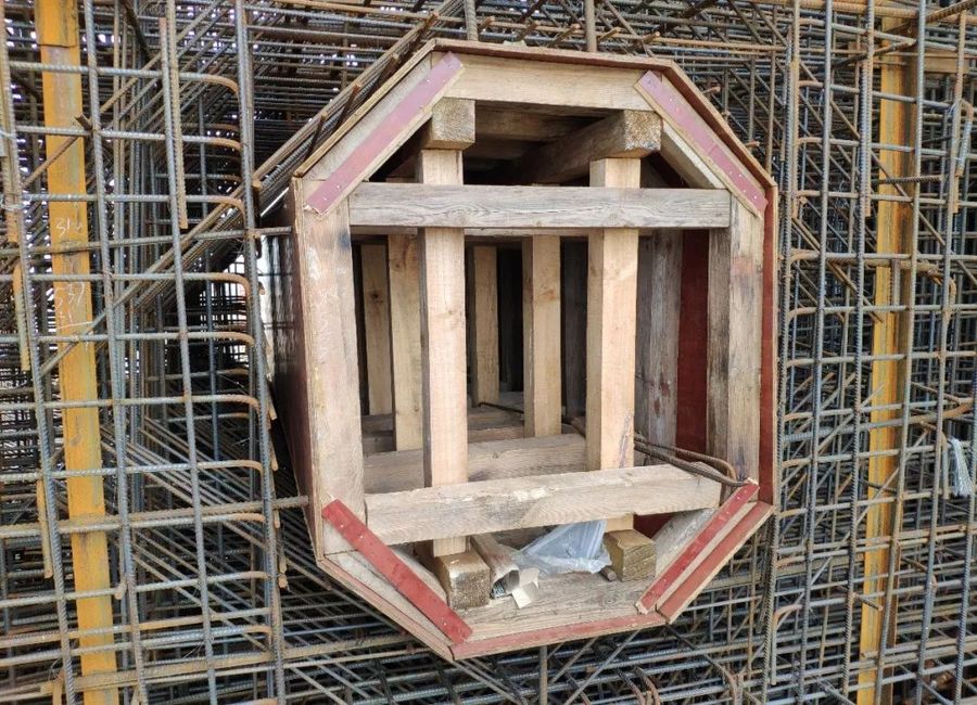 预留人洞模板 - 香海大桥tj4标磨刀门大桥42#墩首件0#块混凝土顺利