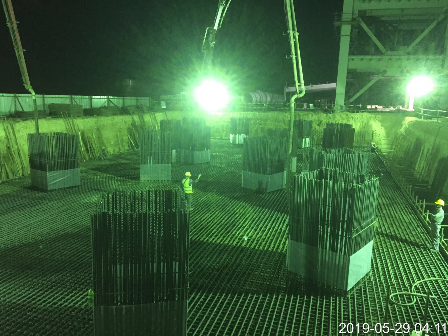 混凝土输送泵车浇筑现场 - 西北电建四公司:第一分公司约旦项目渣仓基础大体积混凝土浇筑完成 混凝土输送泵车浇筑现场 - 西北电建四公司:第一分公司约旦项目渣仓基础大体积混凝土浇筑完成