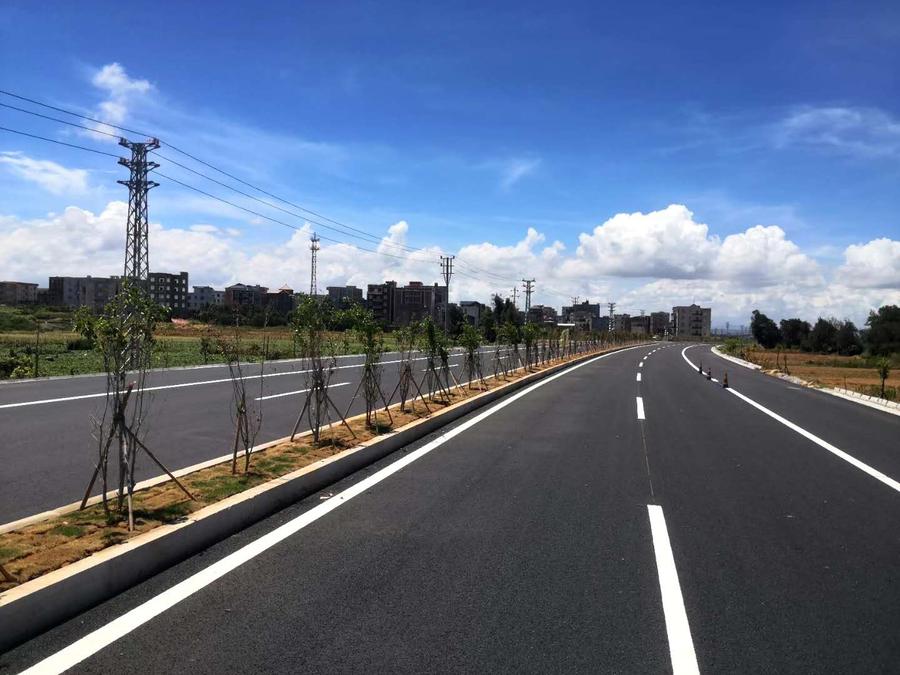 中建五局土木福清228国道项目主线段沥青摊铺顺利完成