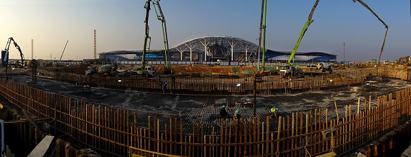 混凝土泵车、混凝土搅拌车浇筑现场 - 中国二十冶深圳公司空港新城项目展览大道A0桥台混凝土浇筑完成 混凝土泵车、混凝土搅拌车浇筑现场 - 中国二十冶深圳公司空港新城项目展览大道A0桥台混凝土浇筑完成
