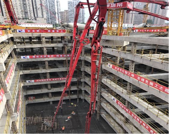 三一重工泵车、混凝土搅拌运输车浇筑现场 - 三一集团有限公司:三一“泵王”助力浦西第一高楼建设 三一重工泵车、混凝土搅拌运输车浇筑现场 - 三一集团有限公司:三一“泵王”助力浦西第一高楼建设