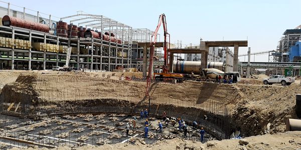 三一重工泵车、混凝土搅拌车浇筑现场 - 十五冶七公司埃塞俄比亚瓦尔凯特糖厂项目精糖筒仓底板混凝土浇筑完毕 三一重工泵车、混凝土搅拌车浇筑现场 - 十五冶七公司埃塞俄比亚瓦尔凯特糖厂项目精糖筒仓底板混凝土浇筑完毕