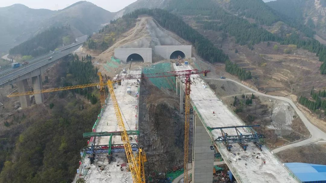 山东在建最高高速公路桥樵岭前1号大桥合龙 滨莱高速预计9月全线通车 山东在建最高高速公路桥樵岭前1号大桥合龙 滨莱高速预计9月全线通车