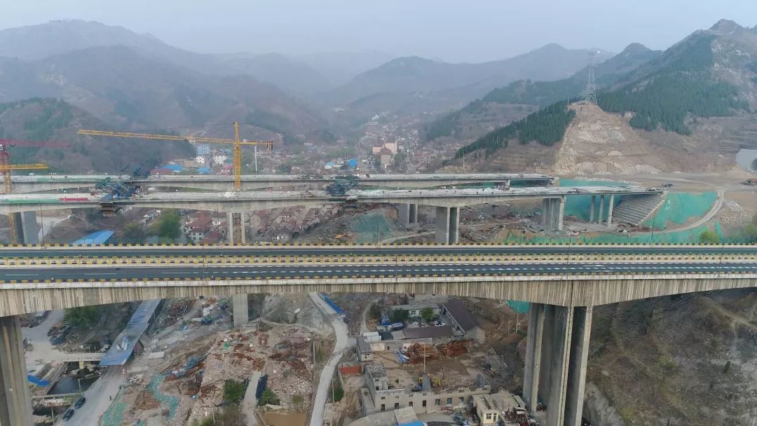 山东在建最高高速公路桥樵岭前1号大桥合龙 滨莱高速预计9月全线通车 山东在建最高高速公路桥樵岭前1号大桥合龙 滨莱高速预计9月全线通车