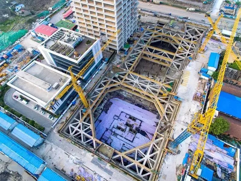 武汉地铁七号线秦园路风塔配套综合开发项目底板混凝土浇筑完成