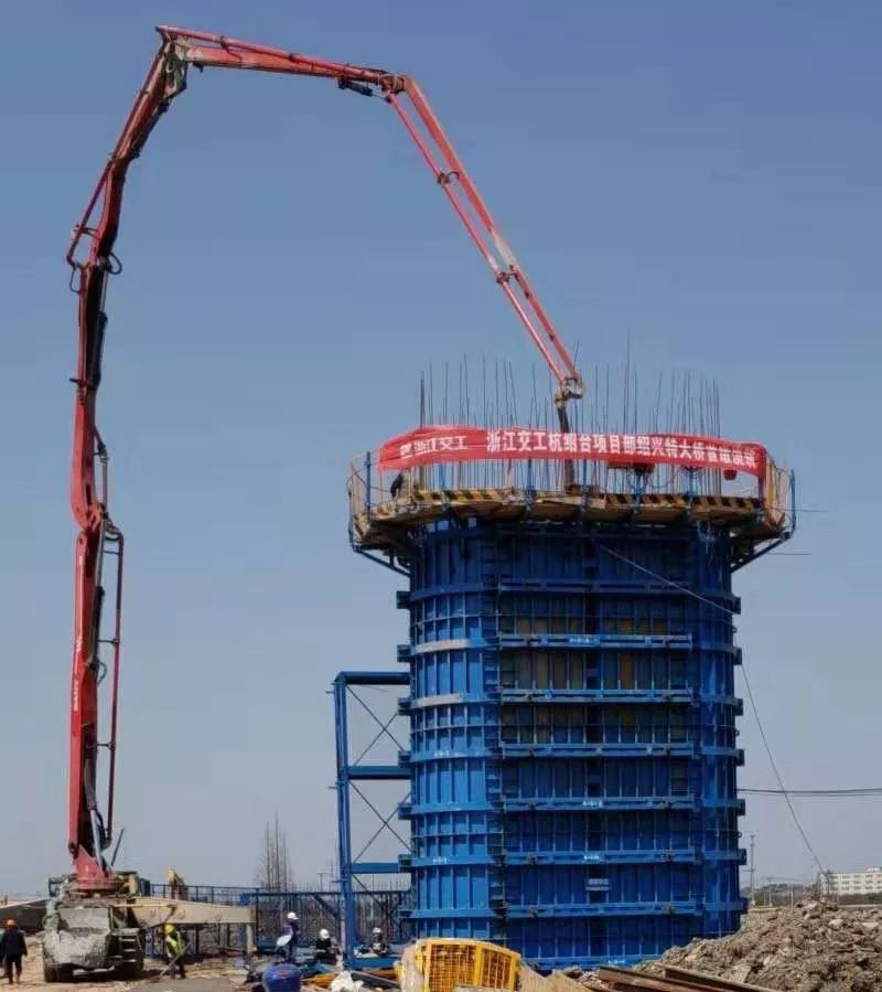 三一重工混凝土泵车浇筑现场 - 浙江交工杭绍台铁路项目站前I标绍兴特大桥516#墩混凝土浇筑完成 三一重工混凝土泵车浇筑现场 - 浙江交工杭绍台铁路项目站前I标绍兴特大桥516#墩混凝土浇筑完成