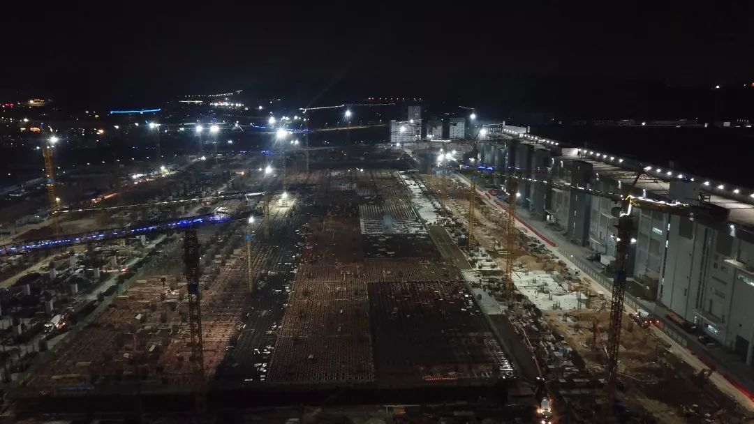深圳市光明新区华星光电t7项目第一块格构梁混凝土浇筑完成 深圳市光明新区华星光电t7项目第一块格构梁混凝土浇筑完成