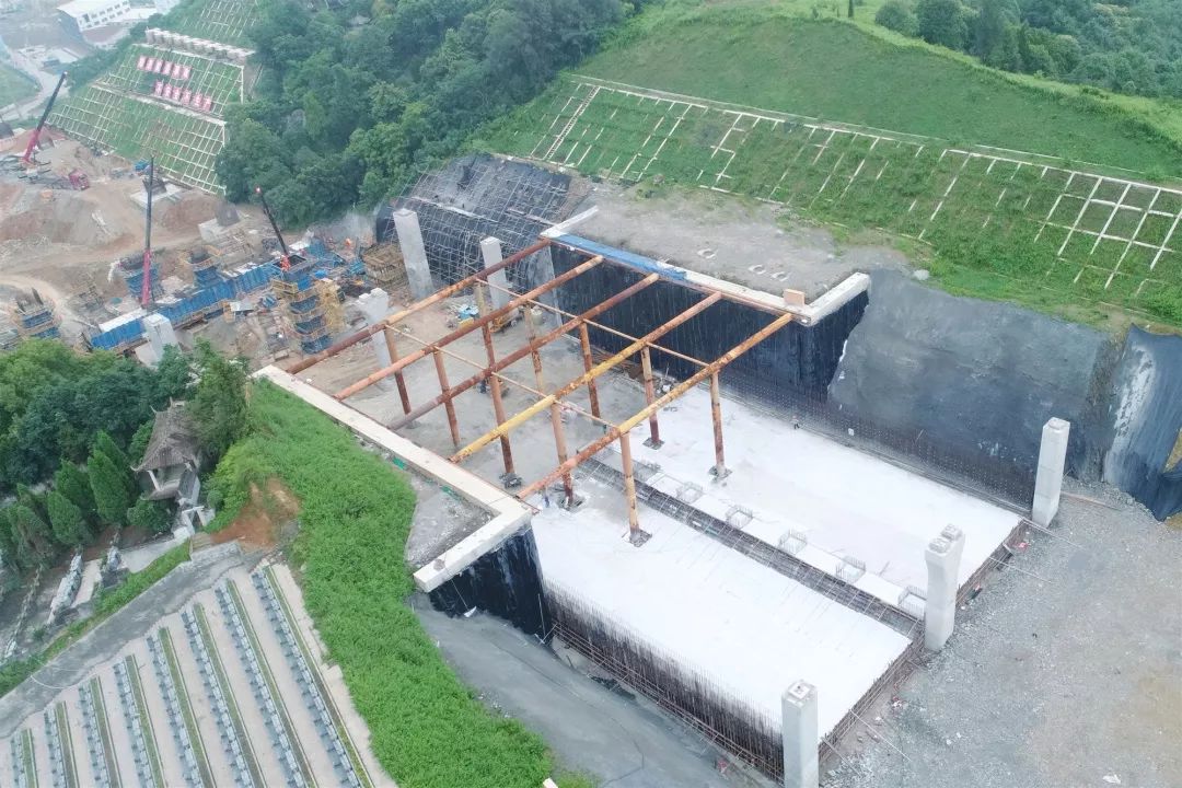 中交一公局温州瓯江北口大桥项目框架桥首次混凝土浇筑完成 中交一公局温州瓯江北口大桥项目框架桥首次混凝土浇筑完成