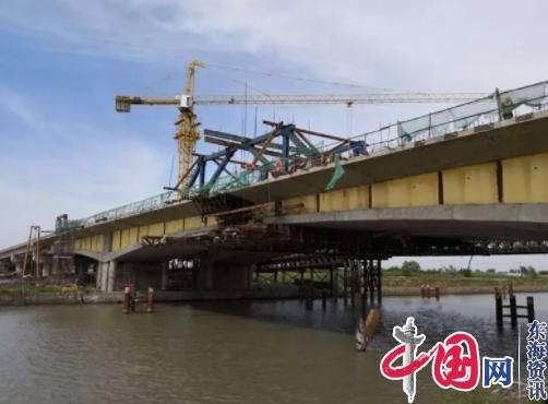 江苏泰州兴化市长安北路乌巾荡特大桥主桥中跨合拢段混凝土浇筑完成 江苏泰州兴化市长安北路乌巾荡特大桥主桥中跨合拢段混凝土浇筑完成