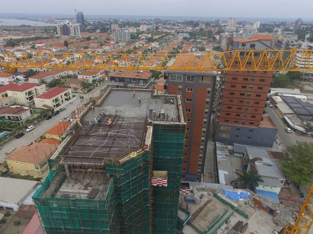 9月16日,刚果布黑角市,随着最后一斗混凝土的浇筑完成,刚果布发货商