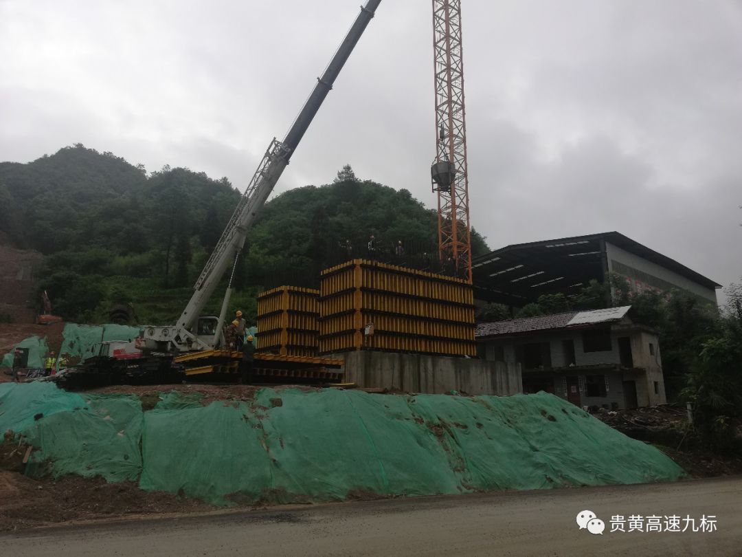 贵黄9标下坝1#特大桥最高墩第一节混凝土浇筑完成 贵黄9标下坝1#特大桥最高墩第一节混凝土浇筑完成