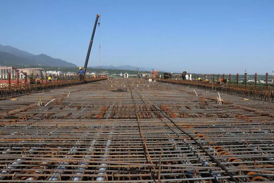中铁一局四公司:西法南项目太白山特大桥现浇梁首段顺利混凝土浇筑